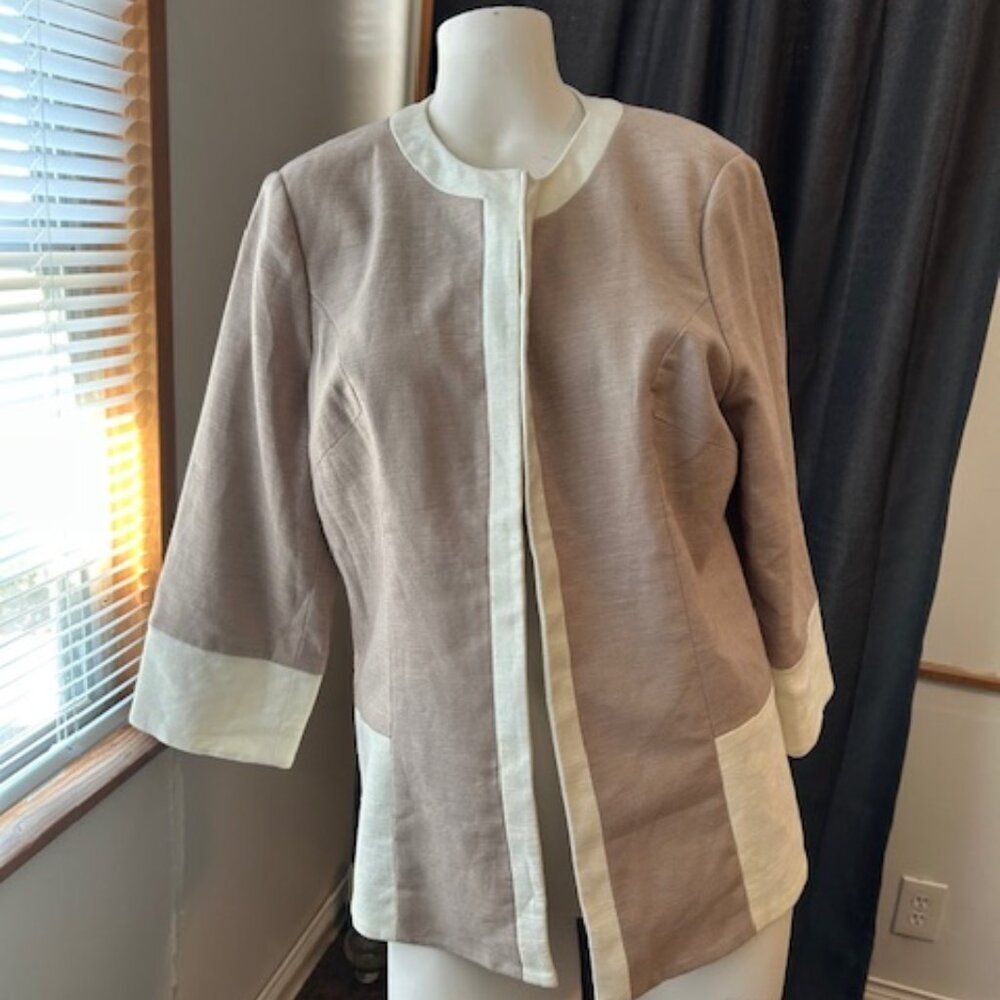 Chico's Reversible Taupe Lynette pattern Animal print Lining blazer, size 1/8